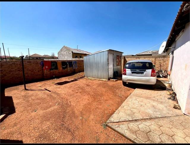 2 BEDROOM HOUSE FOR SALE IN WESTONARIA